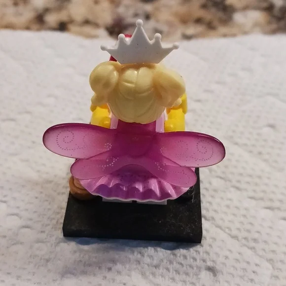 Sugar Fairy LEGO® collectable Minifigure.series 23 FULLY ASSAMBLED - Picture 2 of 2